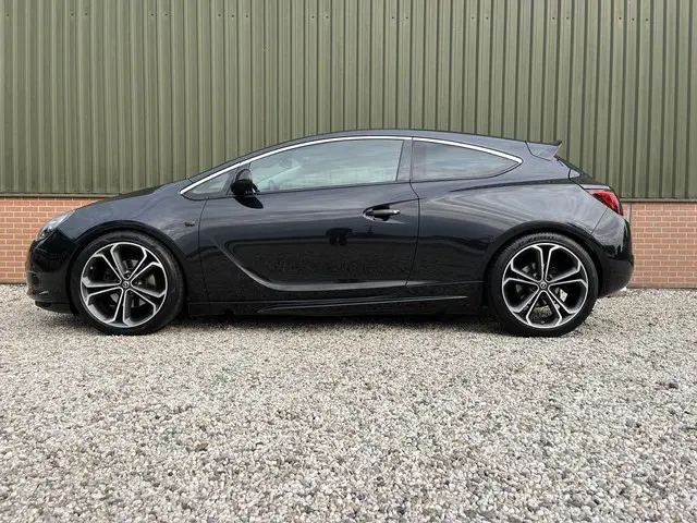 Opel Astra GTC 1.6 Turbo Sport - OPC Pakket 2012 Benzine 4