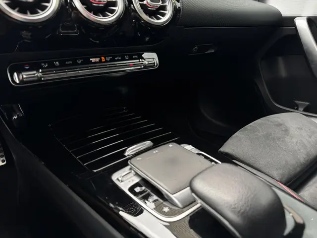 Mercedes-Benz A-Klasse 250 Premium 2019 Benzine 17