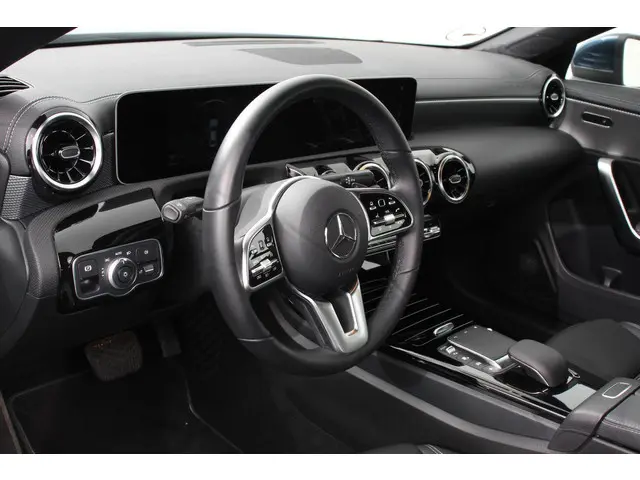 Mercedes-Benz CLA 200 Progressive 7-DCT 2021 Benzine 8