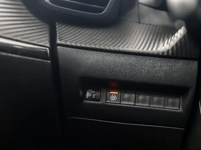 Peugeot 2008 1.2 PureTech Allure Sport 2020 Benzine 25