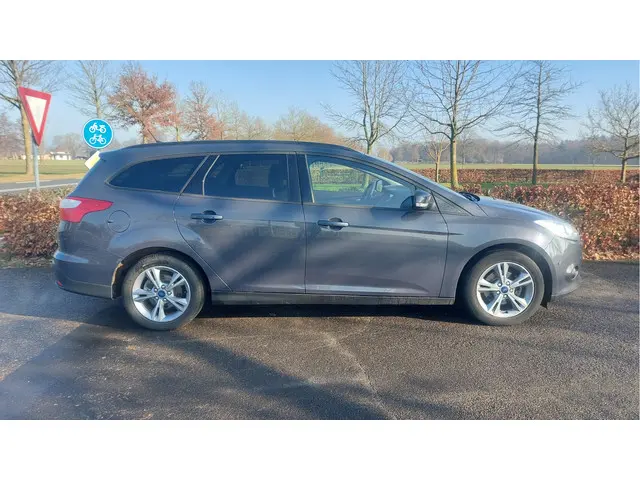 Ford Focus Wagon 1.0 EcoBoost Titanium 2013 Benzine 14