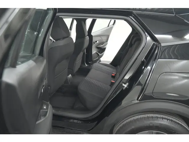 Peugeot 2008 PureTech 130 EAT8 Active 2021 Benzine 24