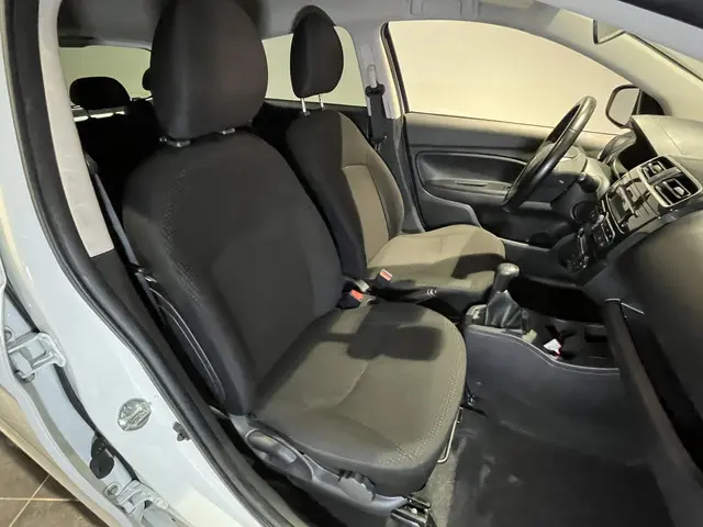 Mitsubishi Space Star 1.0 Intense 2015 Benzine 22