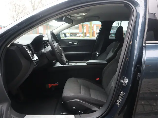 Volvo V60 2.0 B3 Momentum 2021 Hybride Benzine 23