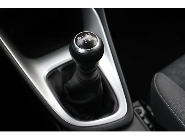 Toyota Yaris 1.5 VVT-i Dynamic 125pk 2023 Benzine 22