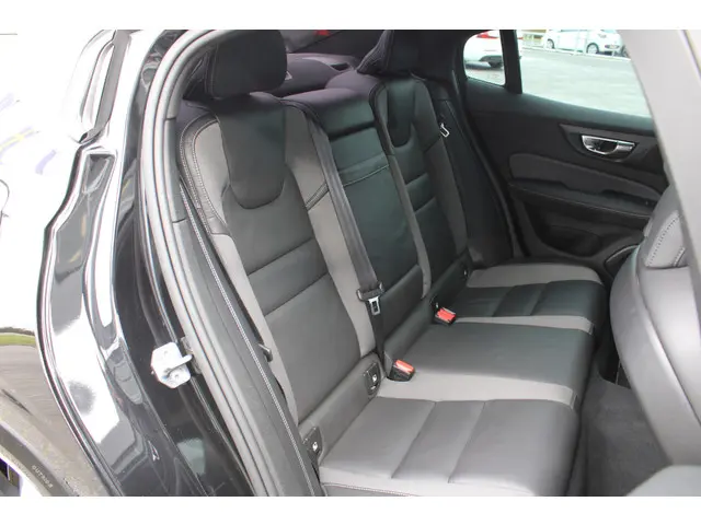 Volvo S60 T4 Automaat R-Design 2019 Benzine 55