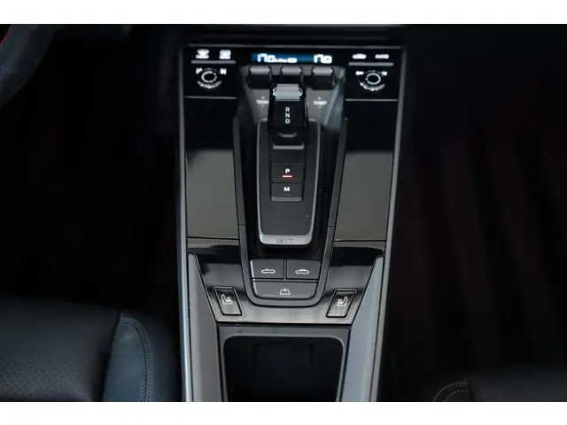 Porsche 911 Carrera Cabriolet 2020 Benzine 31