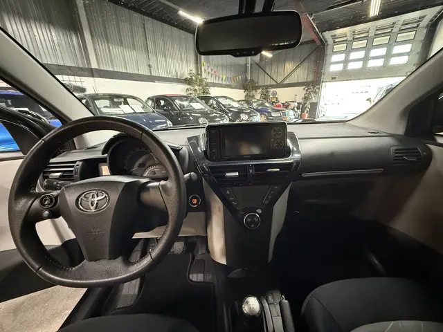 Toyota iQ 1.0 VVTi Aspiration // Navi // Ecc 2014 Benzine 7