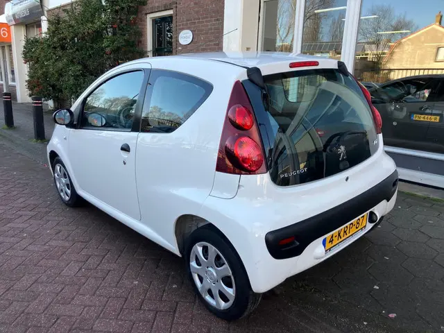 Peugeot 107 1.0 Access Accent|Airco|APK jan'27 2013 Benzine 3
