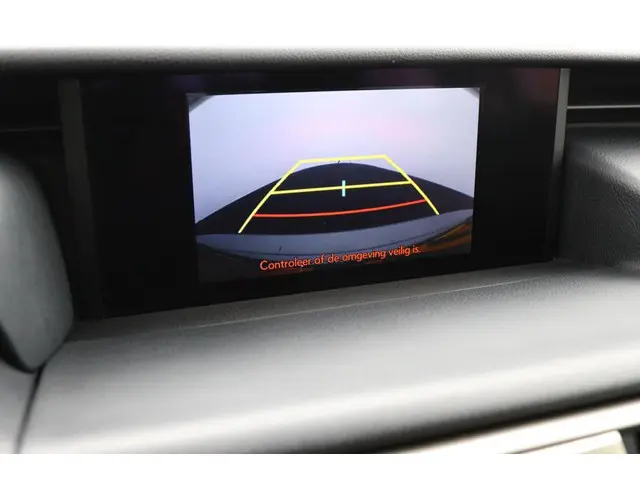 Lexus IS 300h Hybrid Business Line 2017 Hybride Benzine 8
