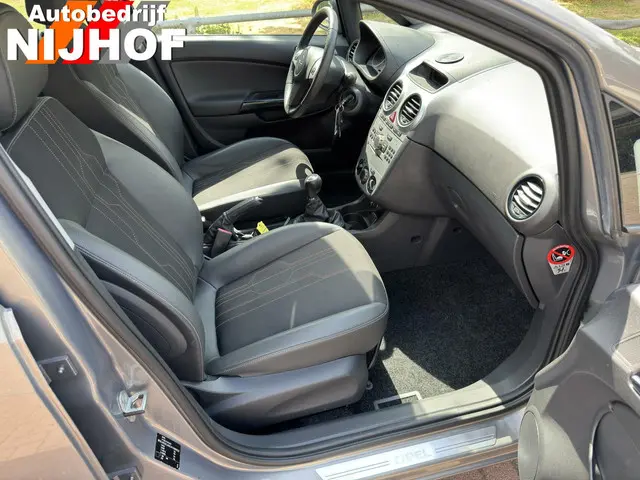 Opel Corsa 1.4-16V 2012 Benzine 26