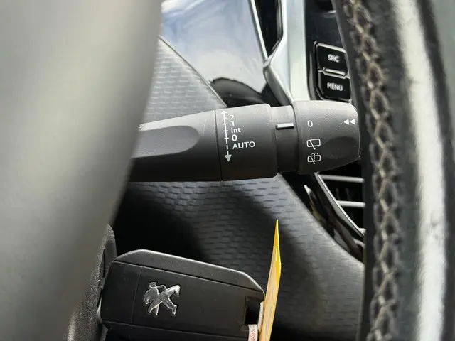 Peugeot 2008 1.2 PureTech Allure 2018 Benzine 22