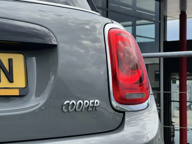 MINI Cooper Mini 1.5 Business 2017 Benzine 14