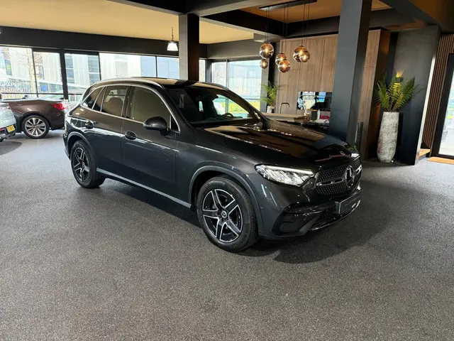 Mercedes-Benz GLC 200 4MATIC AMG Line 2024 Benzine 7