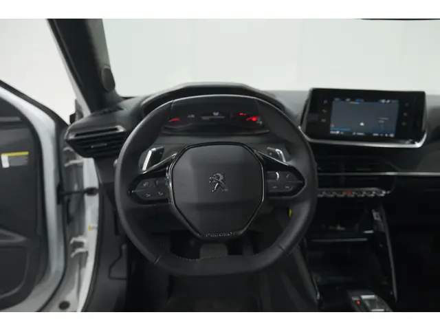 Peugeot 2008 PureTech 130 EAT8 Allure 2023 Benzine 35