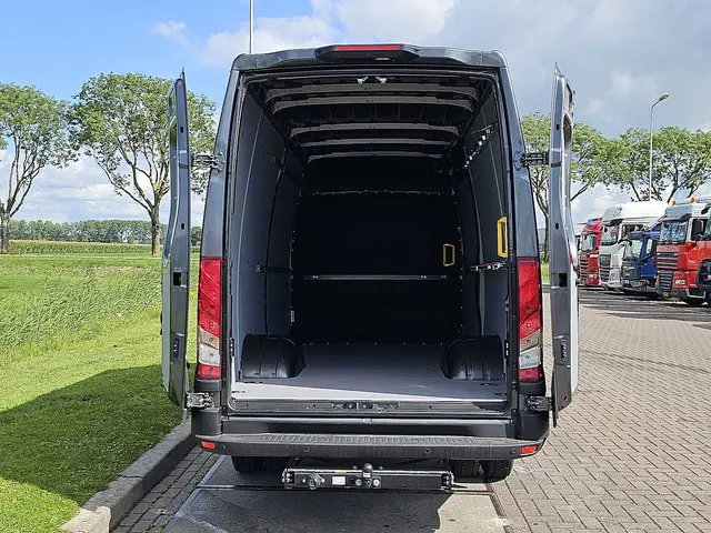 Iveco Daily 35C18 2024 Diesel 12