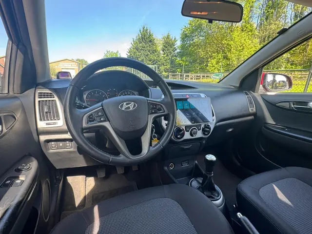 Hyundai i20 1.2i i-Catcher /Airco/Navi/Camera/ 2013 Benzine 9