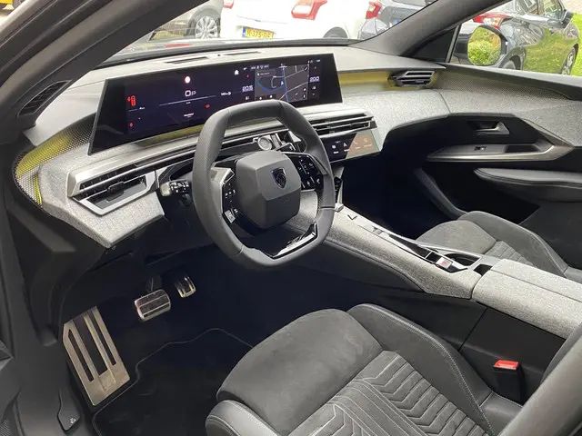 Peugeot 3008 Hybrid 136 GT 2025 Hybride Benzine 6