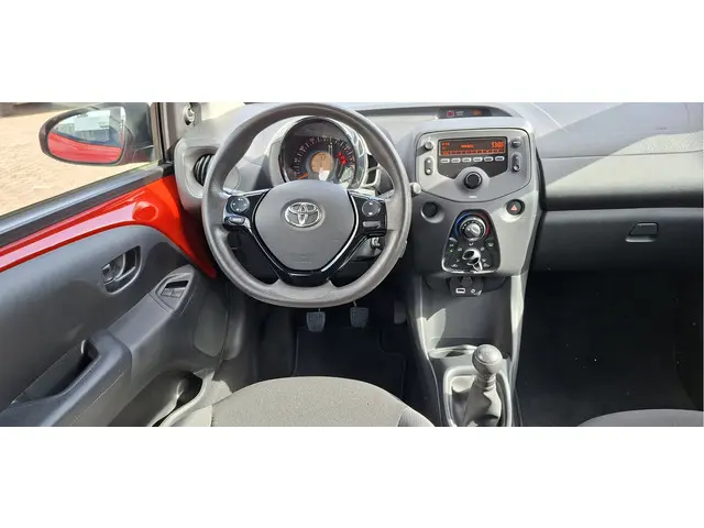 Toyota Aygo 1.0 VVT-i x-clusiv 2021 Benzine 10