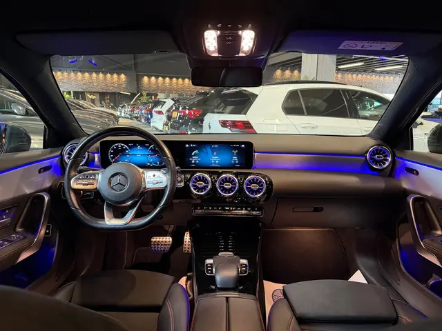 Mercedes-Benz A-Klasse 180 AMG Line 2020 Benzine 3