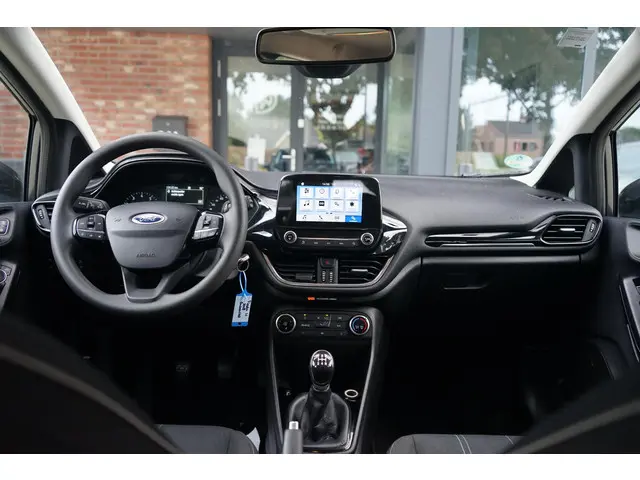 Ford Fiesta 1.1 Cool& Connect 2018 Benzine 4
