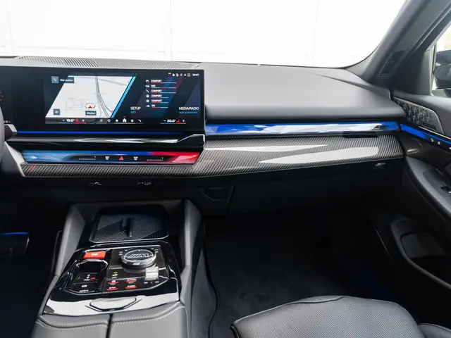 BMW M5 Sedan 2024 Hybride Benzine 9