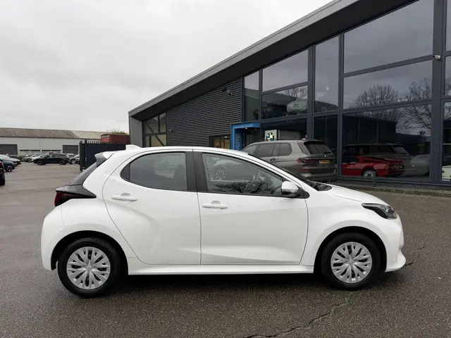 Toyota Yaris 1.5 Hybrid Active 2022 Hybride Benzine 7
