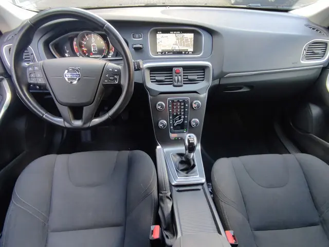 Volvo V40 1.6 T2 Kinetic 2015 Benzine 25