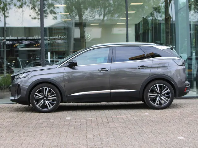 Peugeot 3008 1.6 HYbrid 225 GT 2021 Hybride Benzine 11