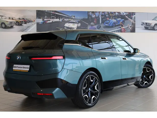 BMW iX 2