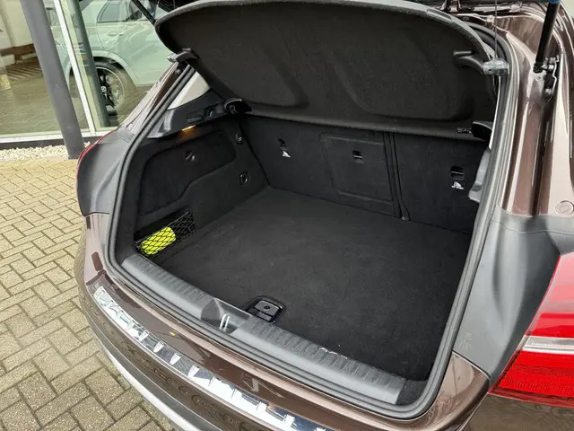 Mercedes-Benz GLA 180 2018 Benzine 16