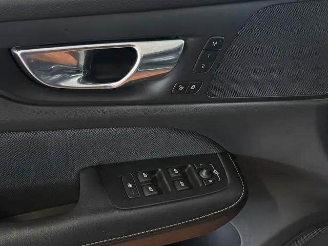 Volvo V60 2.0 T5 R-Design 2018 Benzine 7