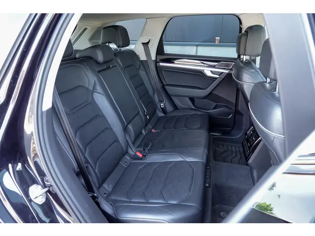 Volkswagen Touareg 3.0 TDI R-Line 2018 Diesel 19