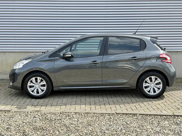 Peugeot 208 1.2 VTi Blue Lease 2012 Benzine 2