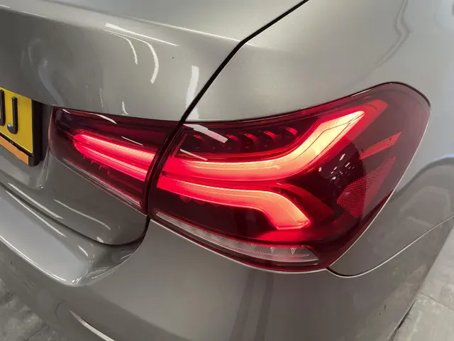 Mercedes-Benz A-Klasse 200 AMG-Line 2019 Benzine 22
