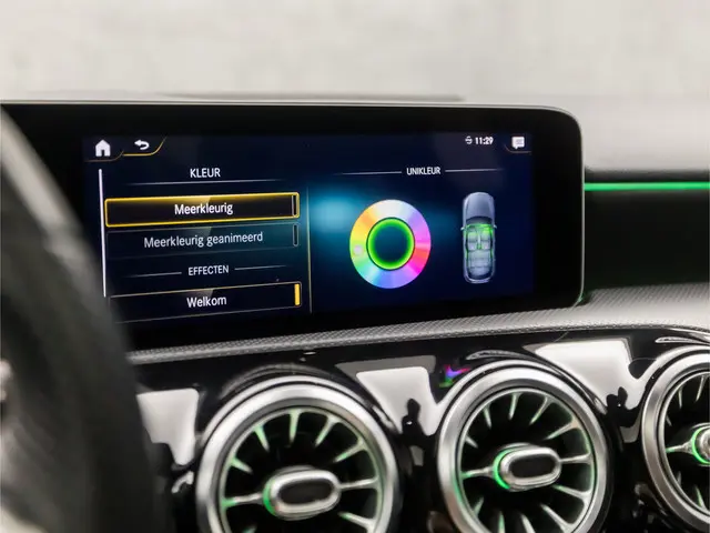 Mercedes-Benz A-Klasse 180 AMG Sport 2019 Benzine 31