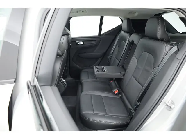 Volvo XC40 2.0 B3 Ultimate Dark 2025 Hybride Benzine 36