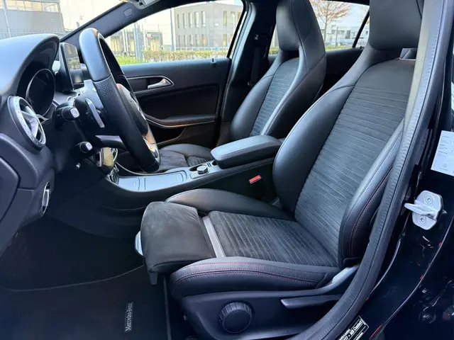 Mercedes-Benz GLA 200 Prestige PANORAMADAK 2016 Benzine 4