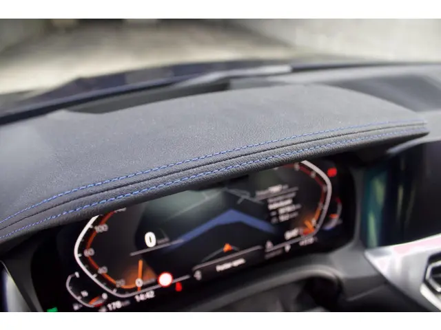 BMW 3 Serie 330i High Executive Edition 2019 Benzine 16
