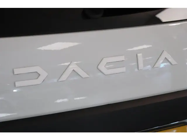 Dacia Duster 1.3 TCe 150 Journey EDC 2023 Benzine 16