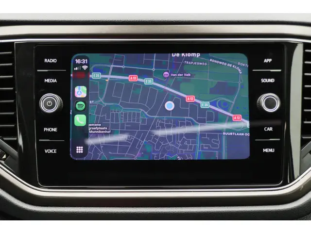 Volkswagen T-Roc 1.5 TSI Style Business 2018 Benzine 39