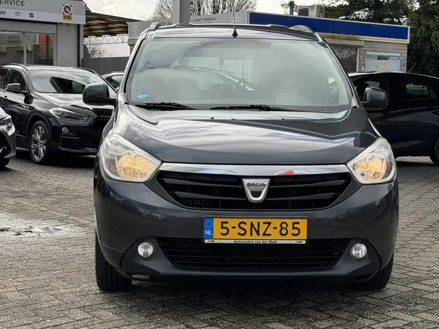 Dacia Lodgy 1.2 TCe Lauréate 5p. 2013 Benzine 14
