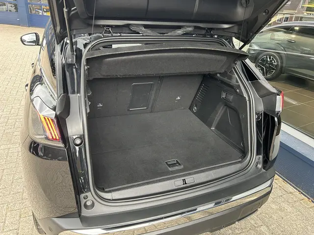 Peugeot 3008 1.6 HYbrid 225 GT 2023 Hybride Benzine 44