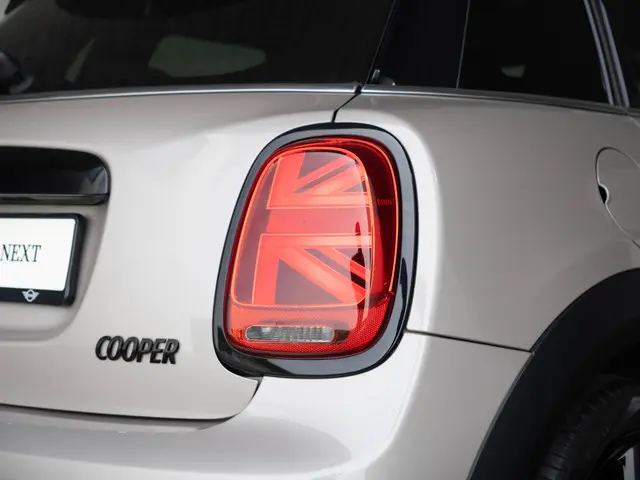 MINI 5-Deurs Cooper Aut. 2022 Benzine 17