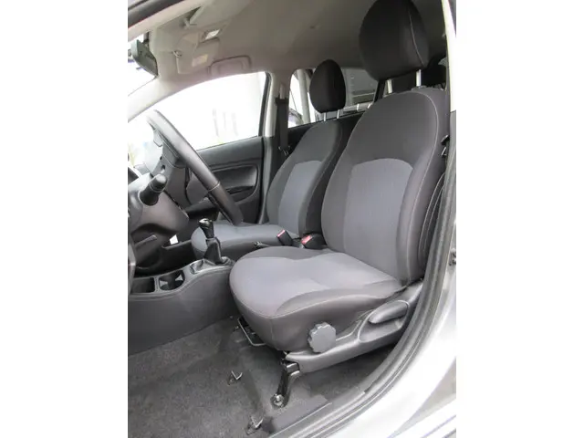 Mitsubishi Space Star 1.0 Intense 2016 Benzine 11