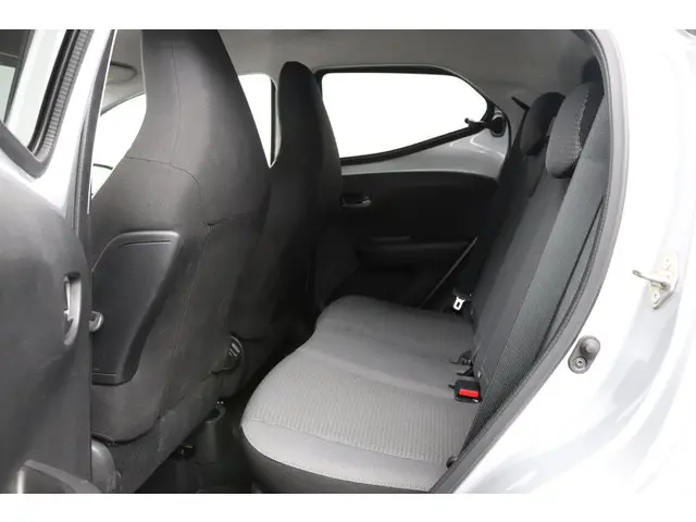 Toyota Aygo 1.0 VVT-i x-joy 2022 Benzine 32