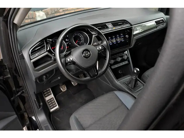 Volkswagen Touran 1.5 TSI R-LINE 7p 2019 Benzine 6