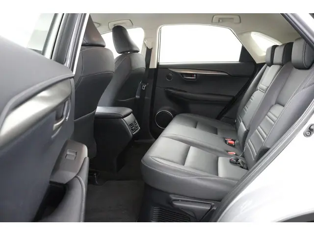 Lexus NX 300h AWD 25th Edition 2014 Hybride Benzine 17