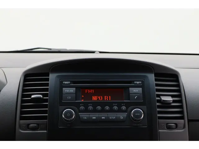 Nissan Navara 2.5 dCi SE King Cab 2014 Diesel 35