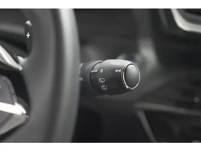 Peugeot 208 Hybrid 136 e-DCS6 GT 2024 Hybride Benzine 40